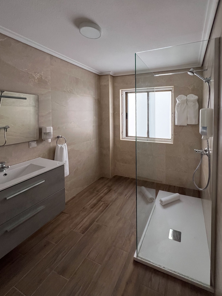 Comfort Twin Room, City View photo 3