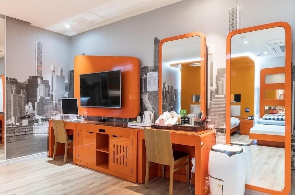 Luxury Room, Multiple Beds, Non Smoking, Jetted Tub - Photo 3