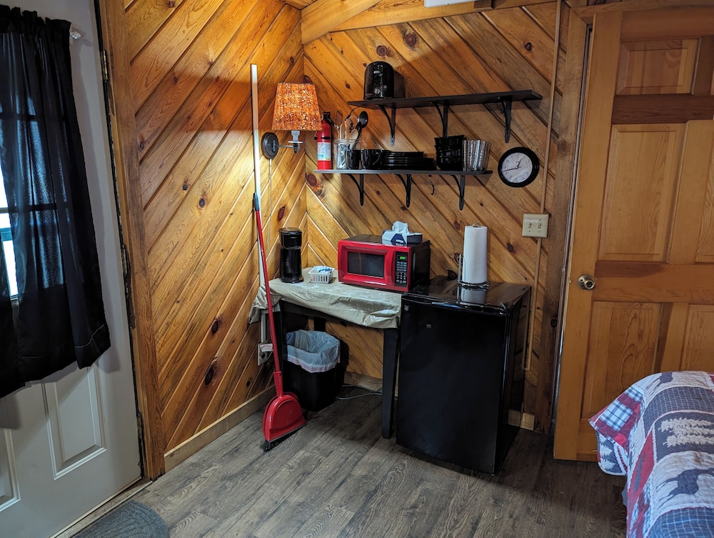 Comfort Cabin, 1 Bedroom (Unit #14) photo 3