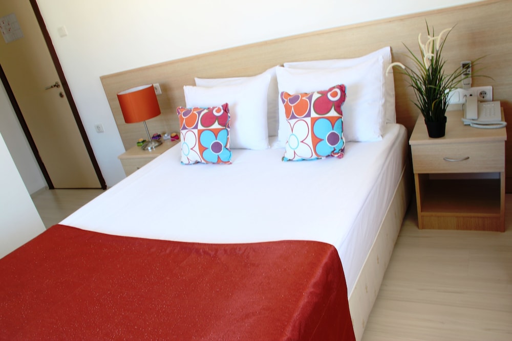 Standard Double or Twin Room, Corner photo 1