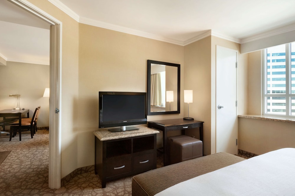 Suite, 1 King Bed - Photo 7