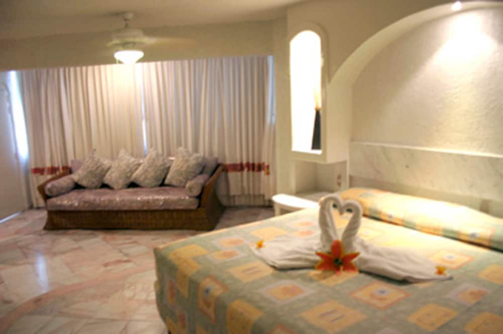 Premium Room, 2 Bedrooms, Kitchen, Poolside