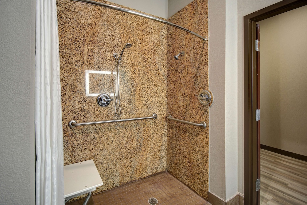 Deluxe Suite, 2 Queen Beds, Non Smoking, Refrigerator & Microwave - Photo 10