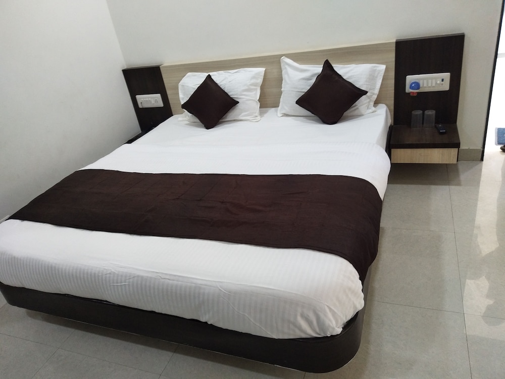Double Bed Deluxe Non Ac Room photo 2