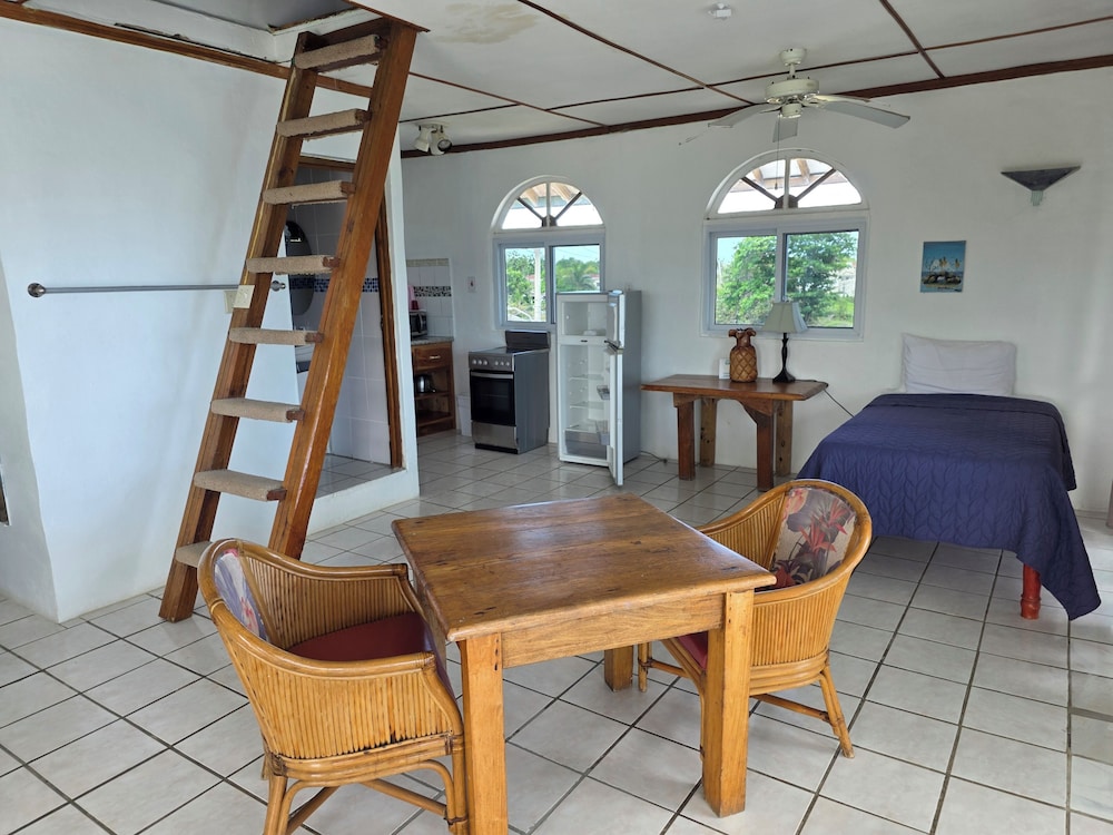 Sunset Suite: Room 14 photo 3