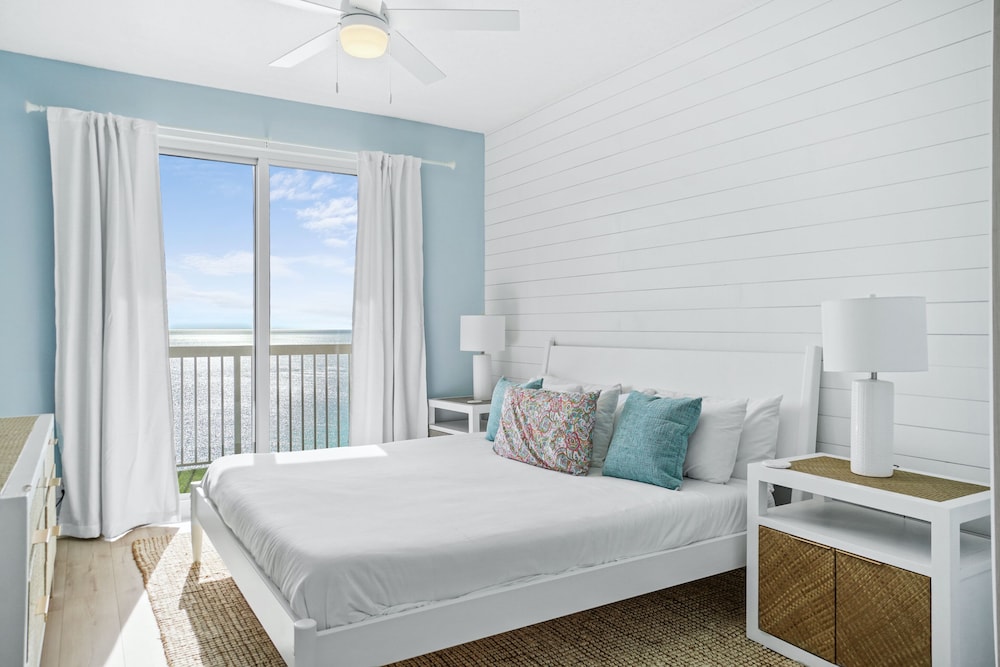 Condo, 3 Bedrooms, Sea View (2008W)