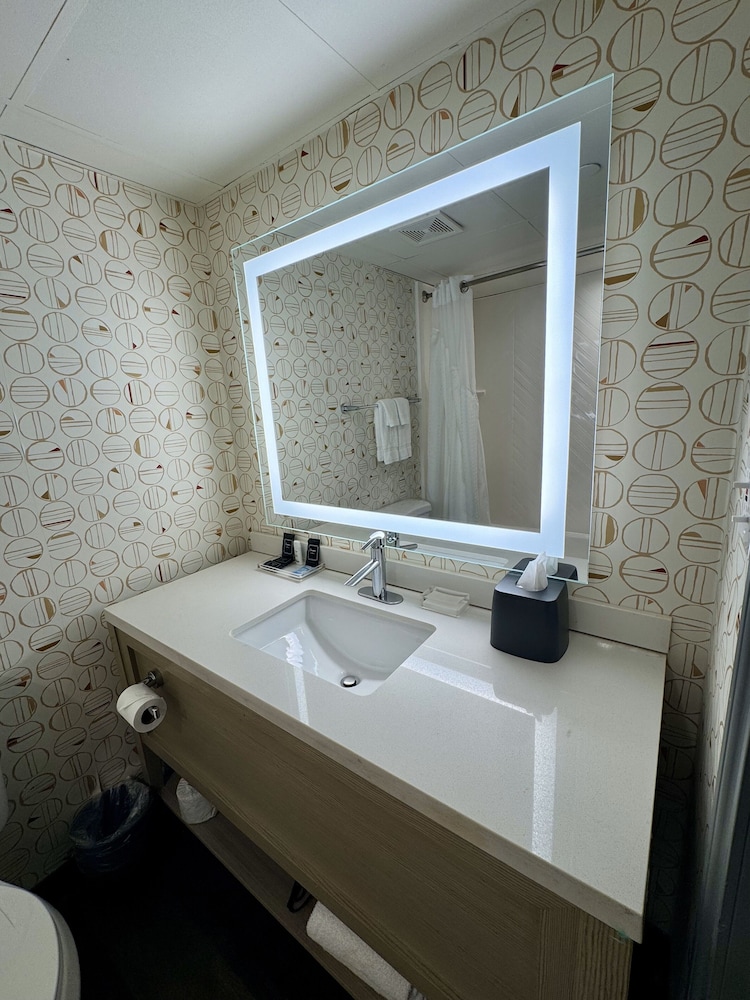 Studio Suite, 1 King Bed, Non Smoking - Photo 3
