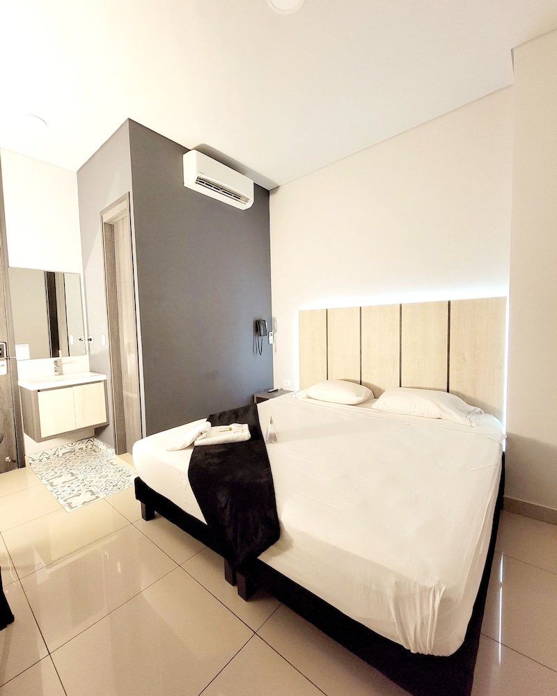 Basic Room, 1 Large Twin Bed