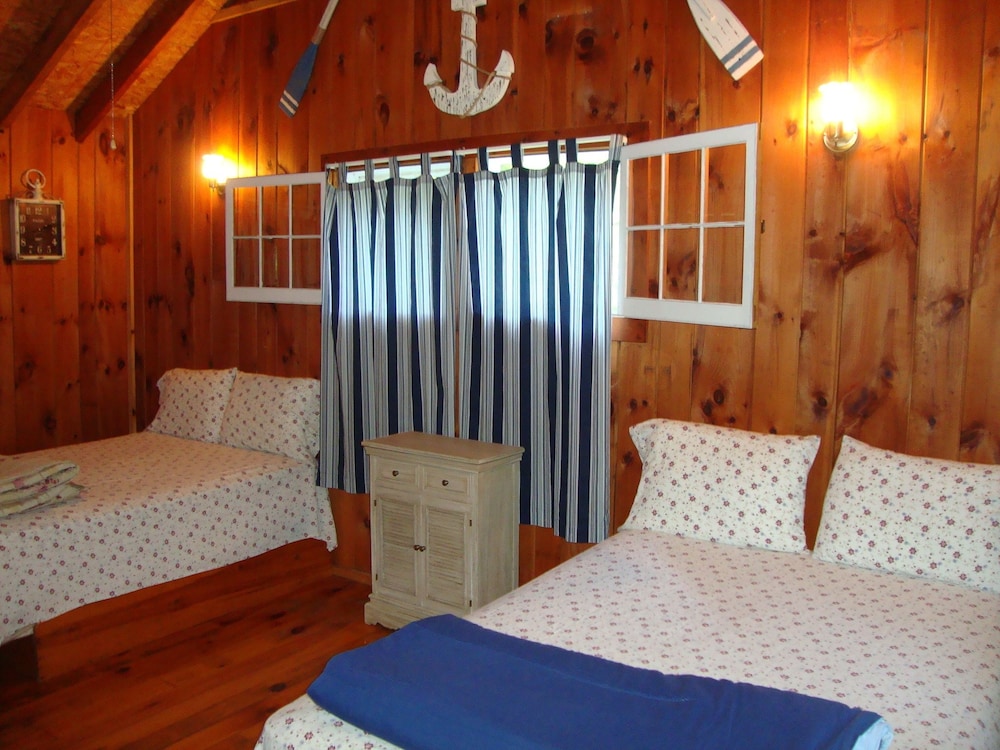 Basic Cabin, 2 Queen Beds photo 2