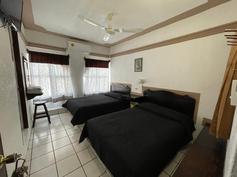Standard Room, 2 Double Beds