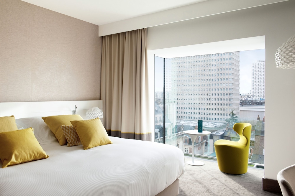 Deluxe Room, 1 Queen Bed, Non Smoking (Larger Room;Twin bed on request) photo 3