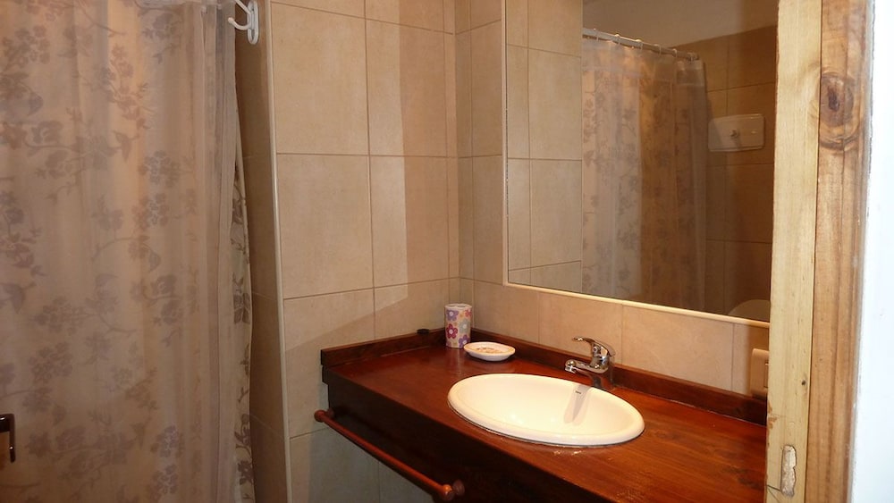 Comfort Cabin, 2 Bedrooms, Hot Tub photo 3