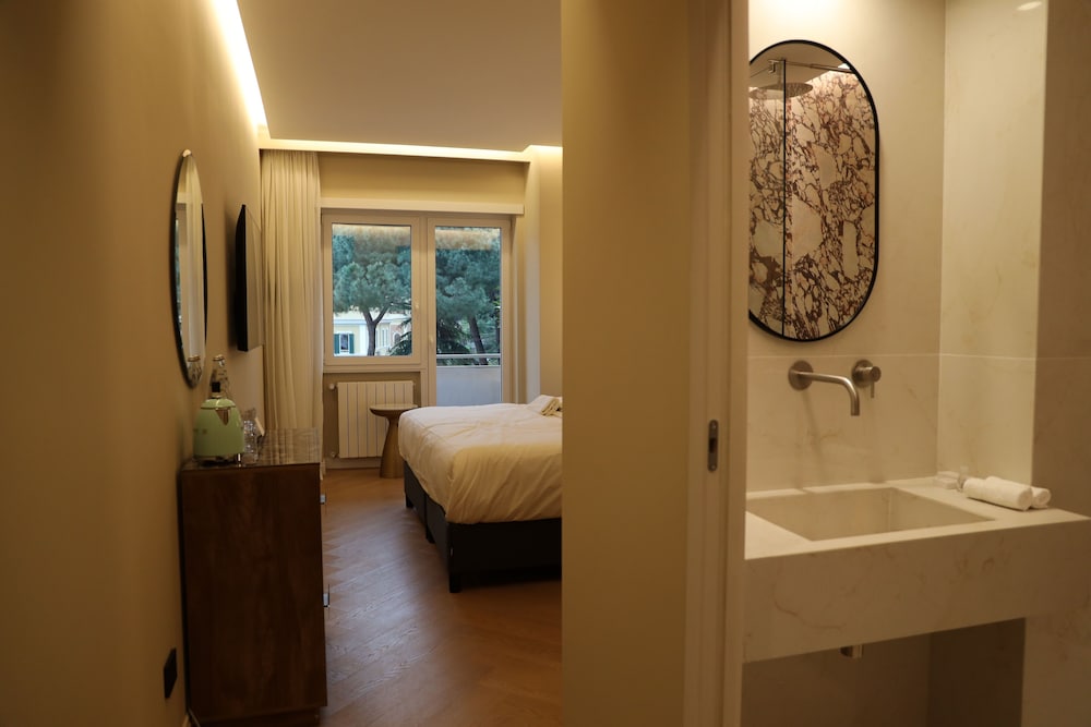 Comfort Double Or Twin Room, City View
