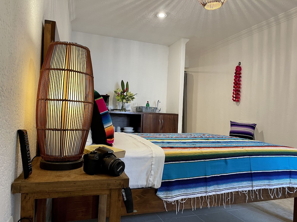 Superior Room, 1 King Bed, Pool View photo 2