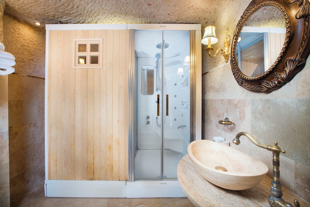 Family Cave Suite - Photo 16