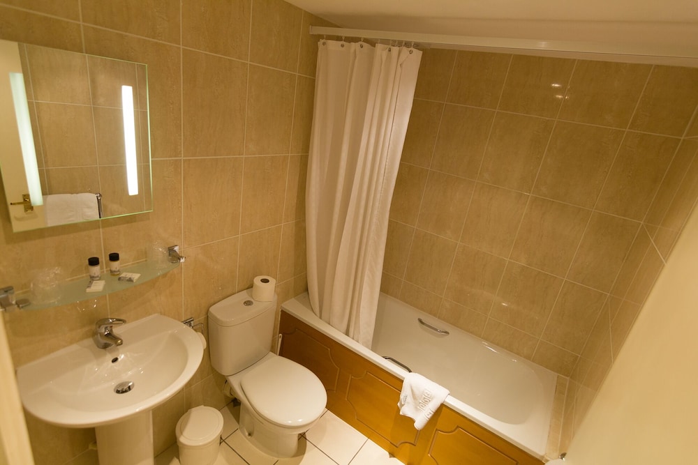Standard Double Room - Photo 11
