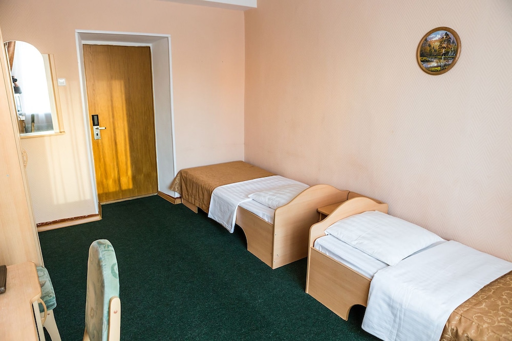 Economy Twin Room photo 2