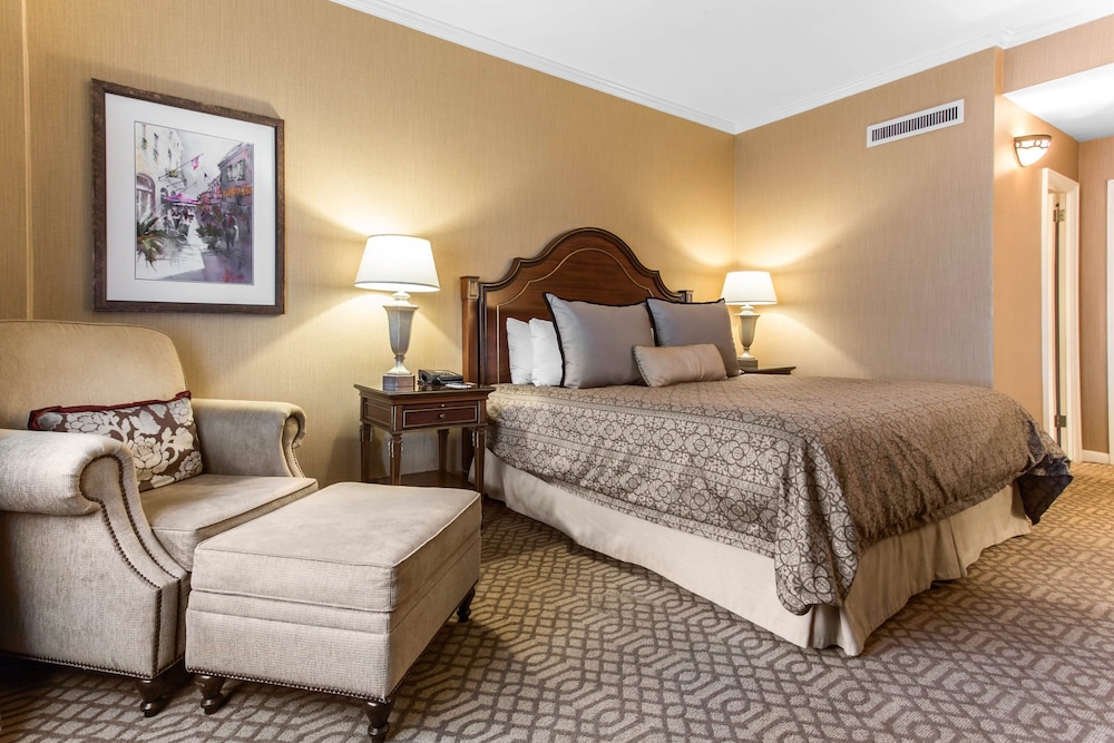 Premier Room, 1 Queen Bed, Balcony - Photo 7