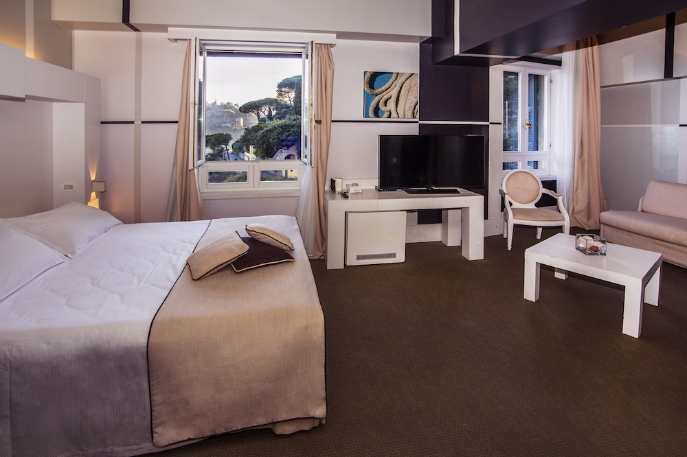 Deluxe Quadruple Room, Sea View