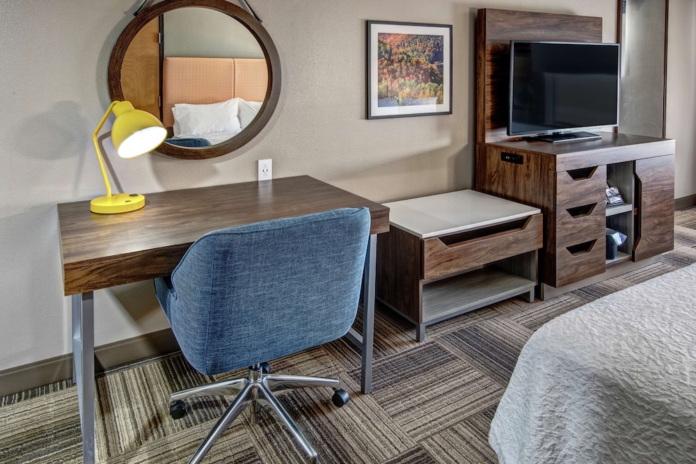 Room, 2 Queen Beds, Accessible, Bathtub photo 2