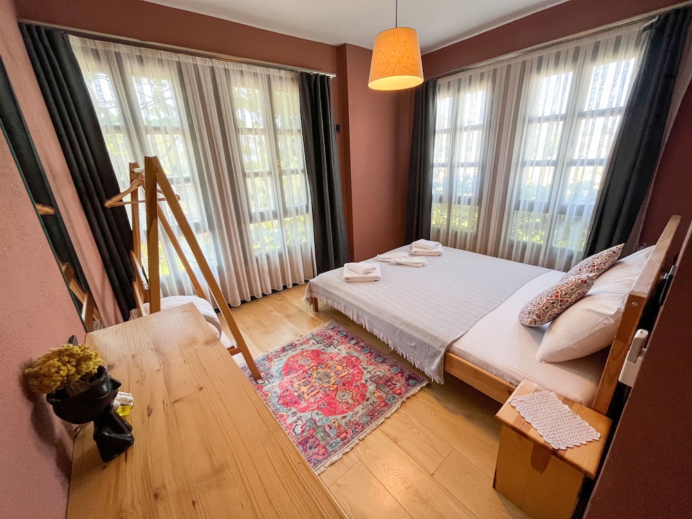 Standard Double Room, 1 Queen Bed, Garden View