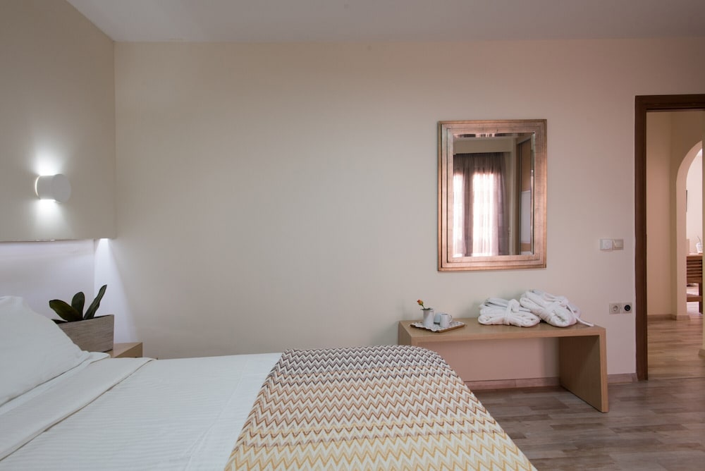 House, 2 Bedrooms, Private Pool, Sea View - Photo 5