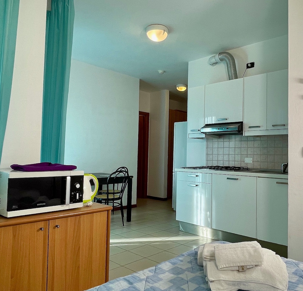 Basic Apartment photo 3