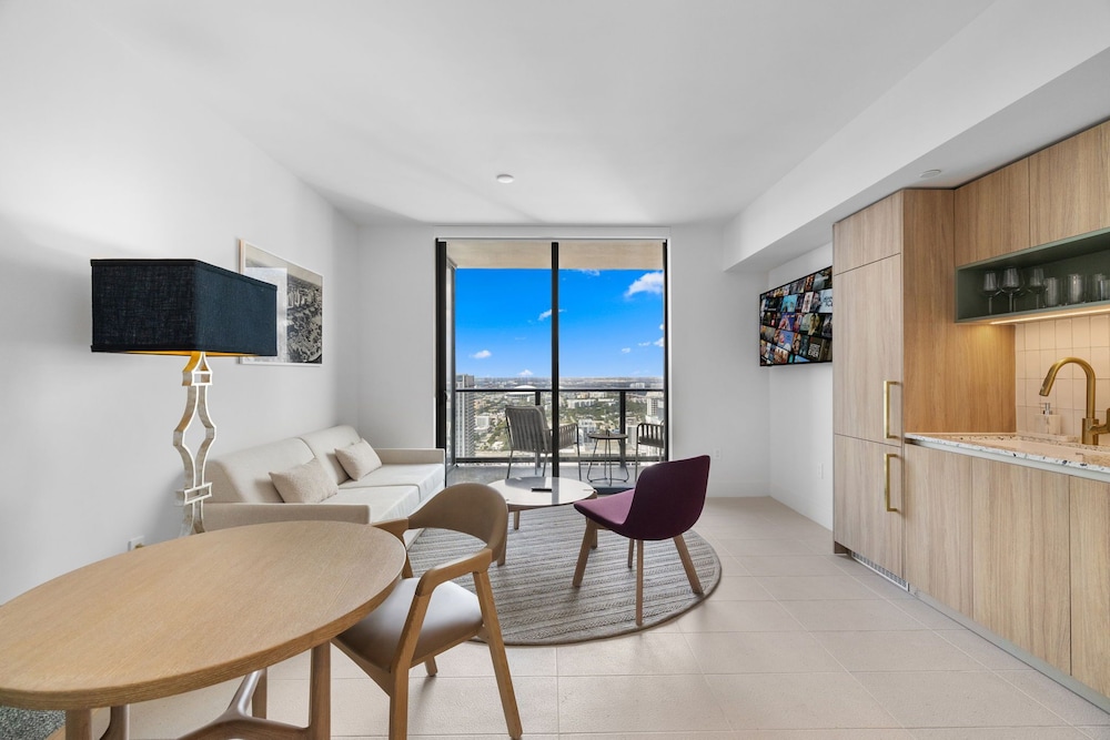 Luxury Studio, Balcony, City View photo 1