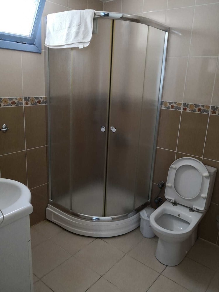 Economy Twin Room, Multiple Beds, Non Smoking photo 2