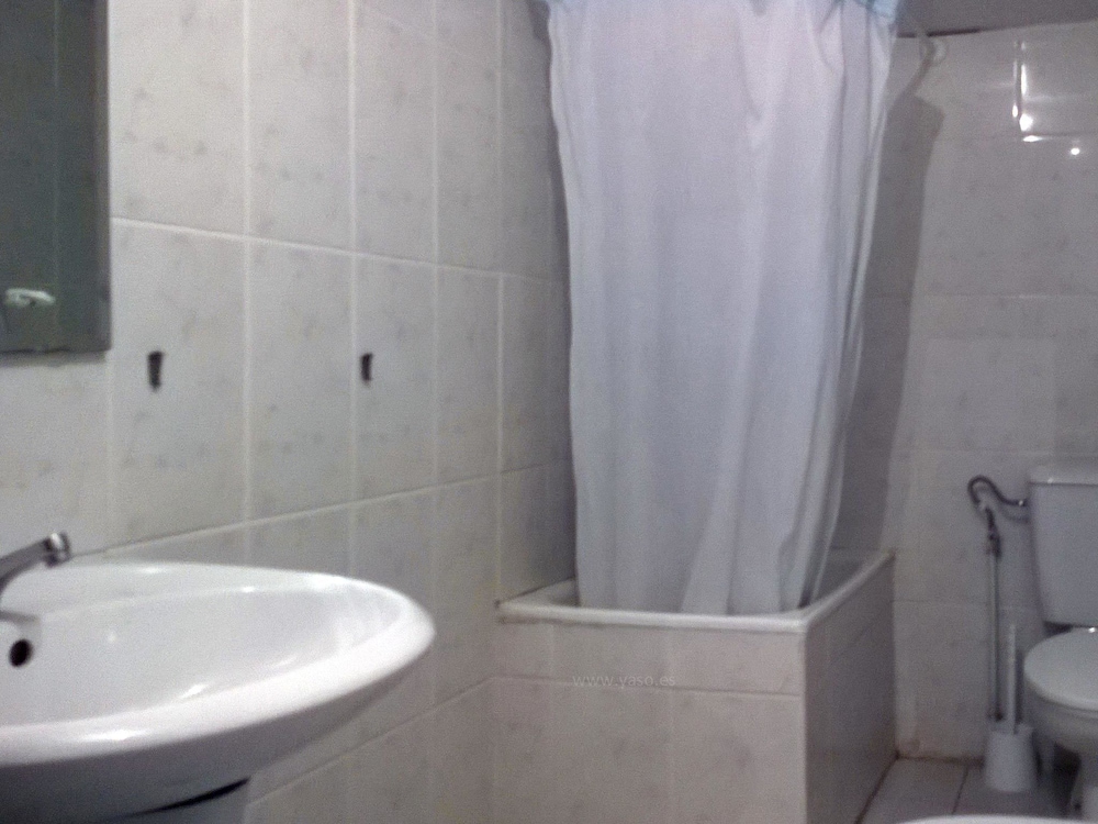 Basic Twin Room, Private Bathroom photo 2