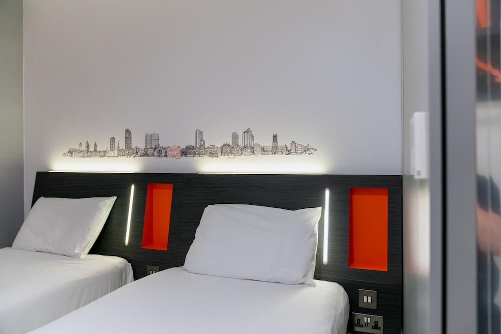 Twin Room with Window - Photo 2