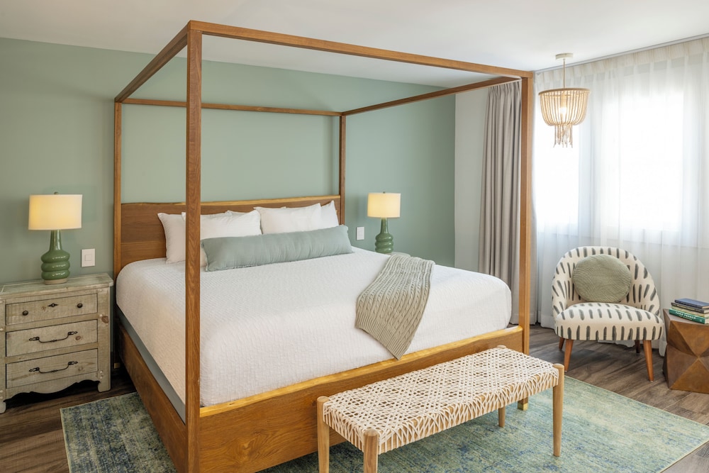 Room, 1 King Bed, Courtyard Area - Photo 2