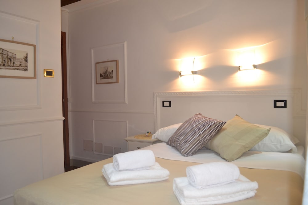 Economy Double Room photo 2