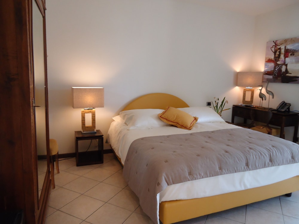 Deluxe Double or Twin Room photo 2