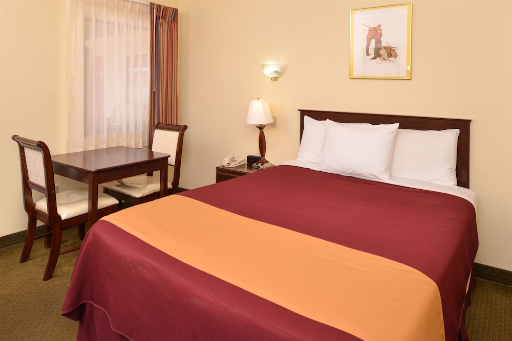 Room, 1 Queen Bed, Non Smoking - Photo 4