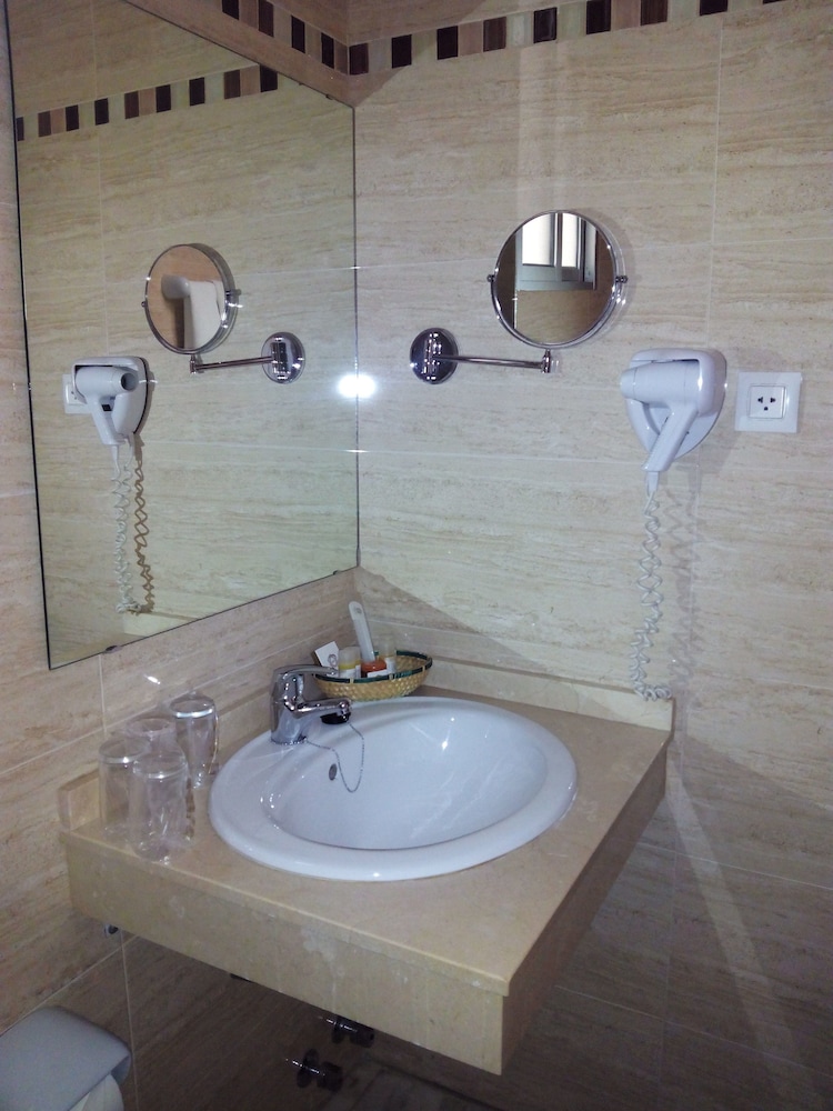 Double Room - Photo 19