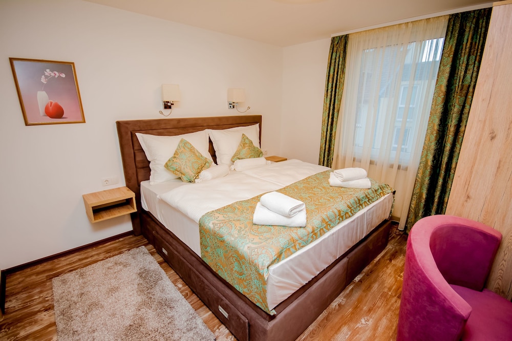 Double Room - Photo 11
