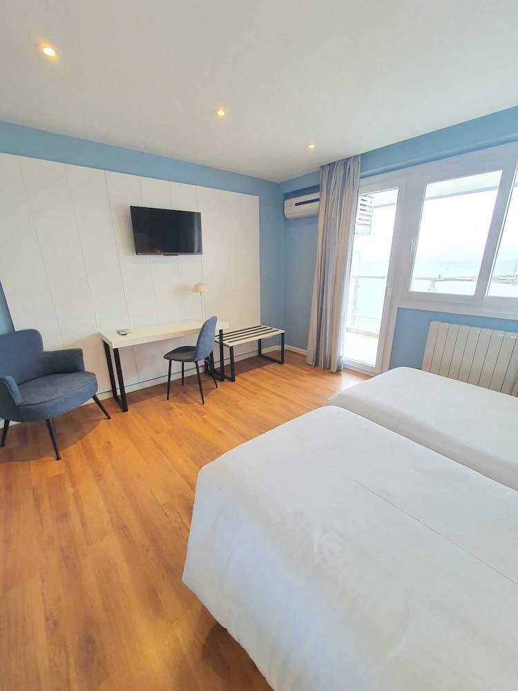 Double Room, Pool View, Sea View - Photo 4