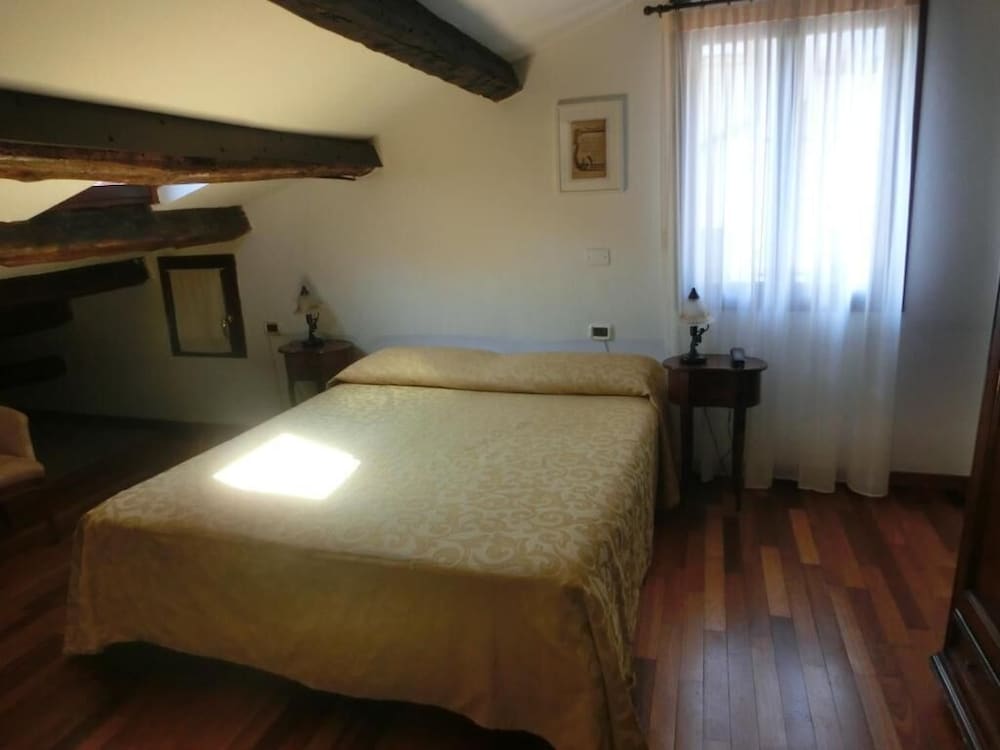 Economy Double Room photo 1