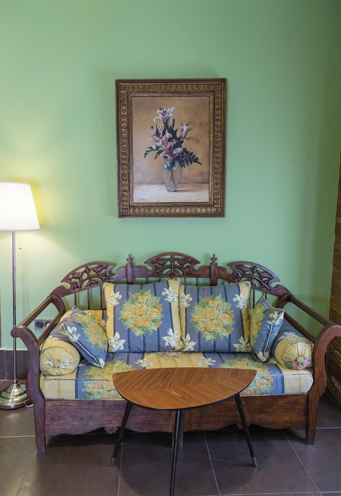 Deluxe Studio, 1 Queen Bed photo 2