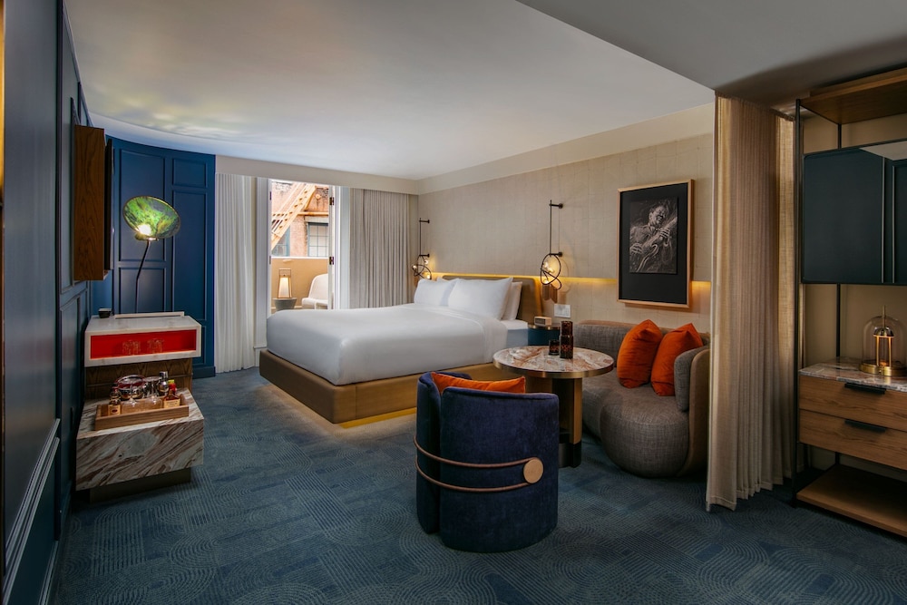 Room, 1 King Bed, Balcony (Hearing Accessible) - Photo 1