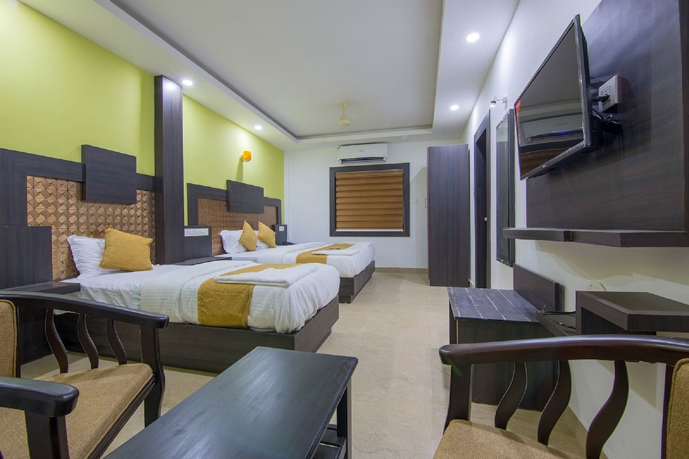 Deluxe Triple Room, 1 Queen Bed, Non Smoking photo 1