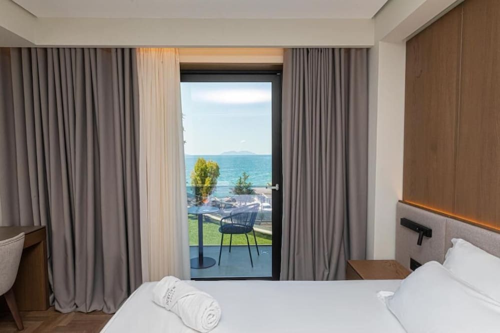 Superior Triple Room, Sea View photo 2
