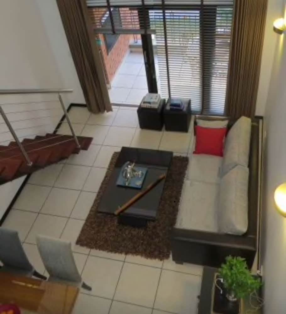 Premium Double Room, 1 Bedroom, Private Bathroom, Courtyard View photo 3