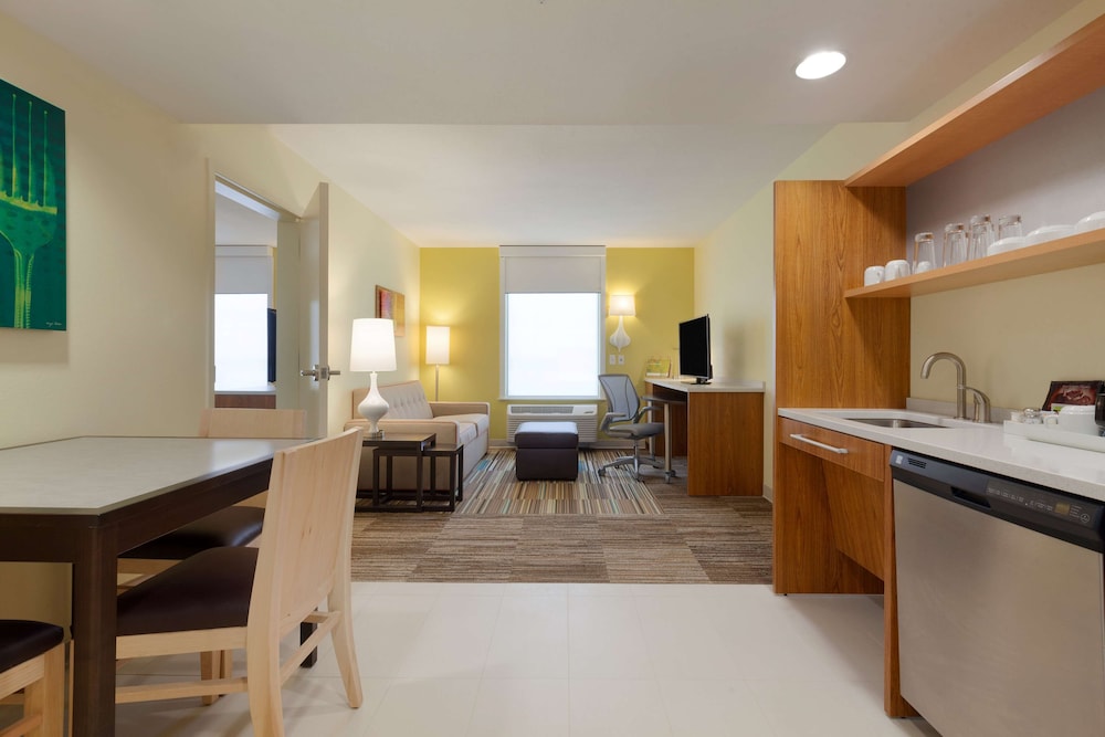 Suite, 1 Queen Bed photo 2