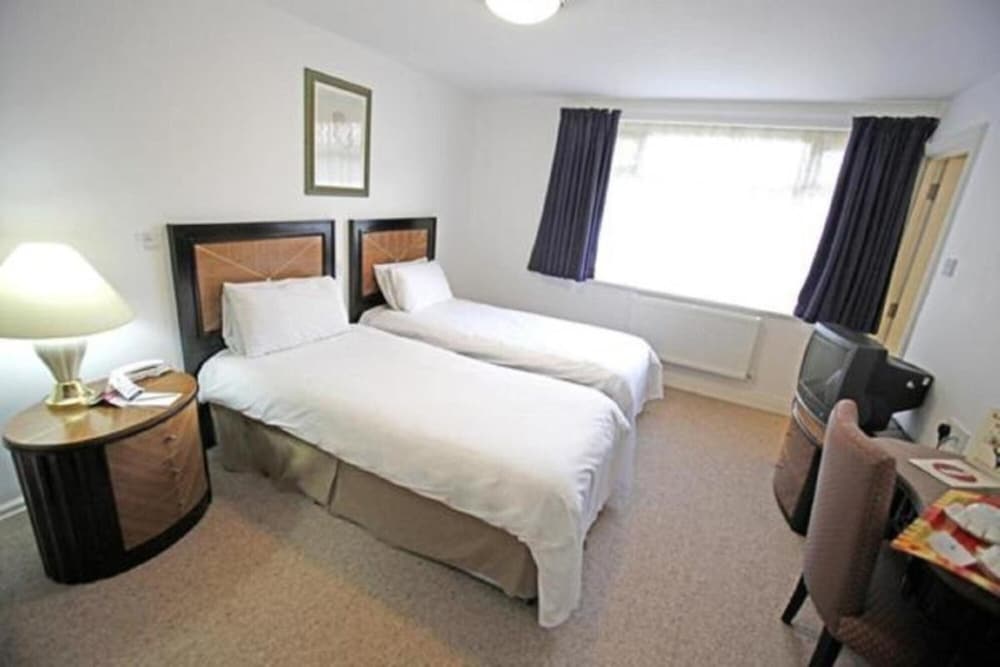 Standard Twin Room - Photo 4