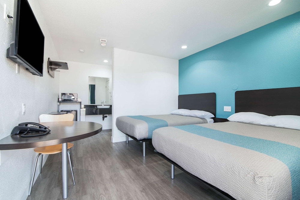 Deluxe Room, 2 Double Beds, Non Smoking, Refrigerator & Microwave - Photo 1