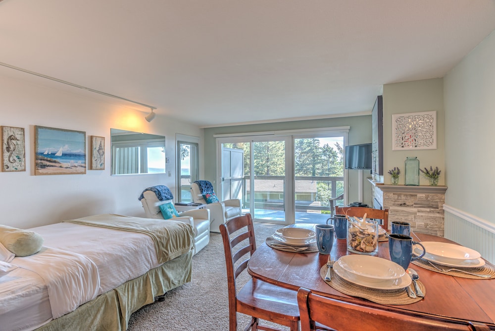Studio, 1 Queen Bed, Forest View photo 1