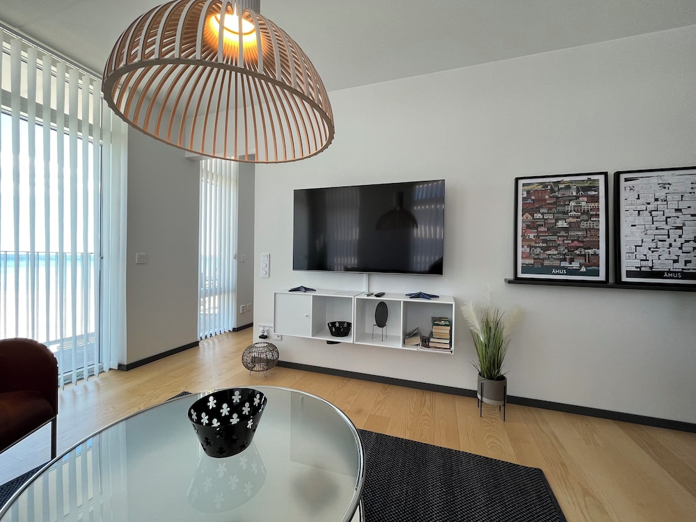 Exclusive Apartment, 1 Queen Bed with Sofa bed, Sea View photo 2