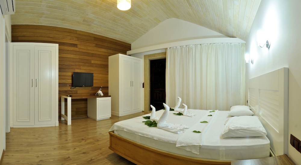 Family Delux Bungalow photo 2
